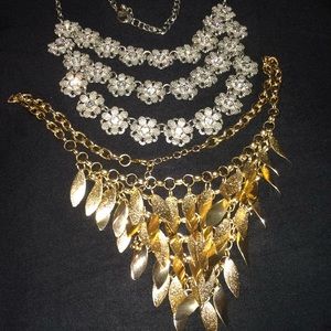 Gold shimmer & daisy statement necklace